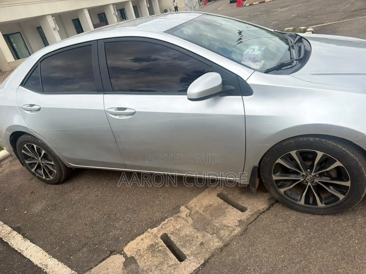 Toyota Corolla LE (1.8L 4cyl 2A) 2018 Silver