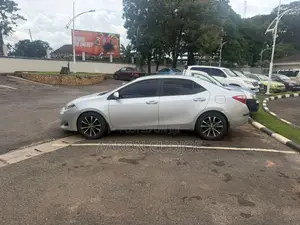 Toyota Corolla LE (1.8L 4cyl 2A) 2018 Silver