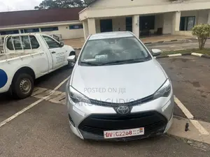Toyota Corolla LE (1.8L 4cyl 2A) 2018 Silver