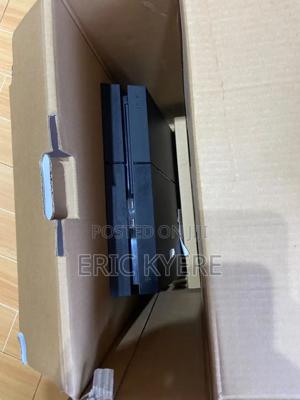 Sony PlayStation 4 Original Console Bundle - 1TB UK  Used