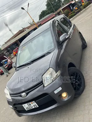 Toyota Sienta 2013 Gray