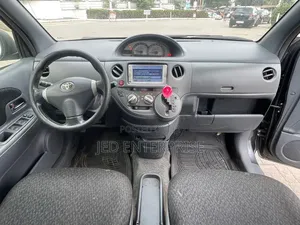 Toyota Sienta 2013 Gray