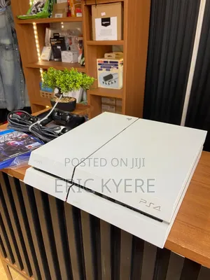 Sony PlayStation 4 (PS4) Glacier White Console