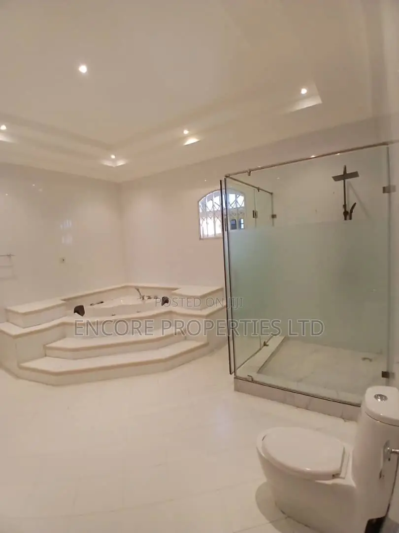 5bdrm House in East Legon for rent