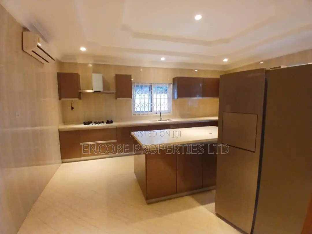 5bdrm House in East Legon for rent