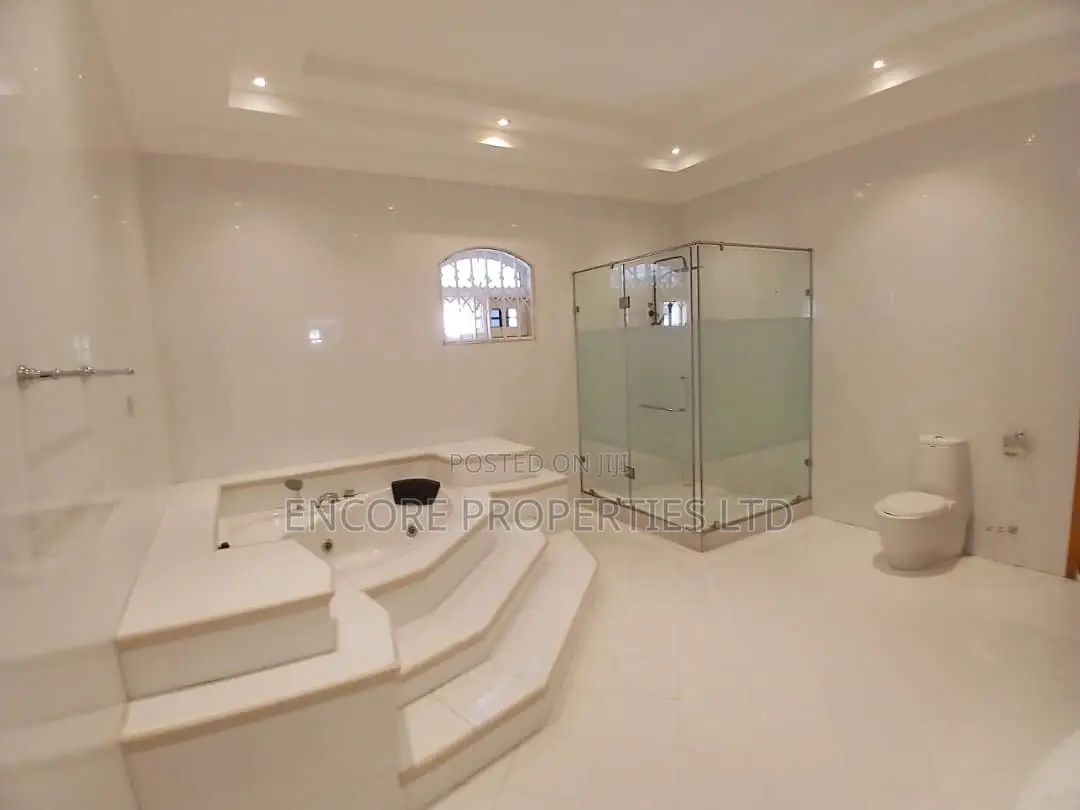 5bdrm House in East Legon for rent
