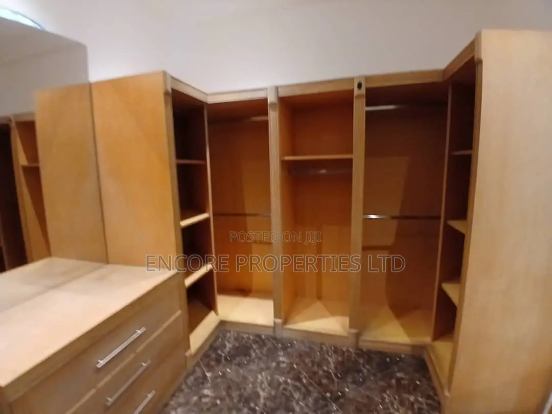 5bdrm House in East Legon for rent