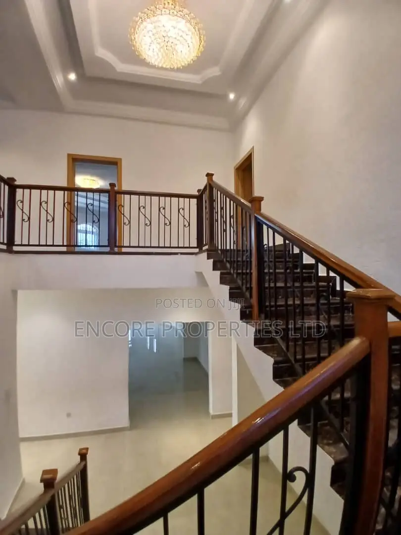 5bdrm House in East Legon for rent