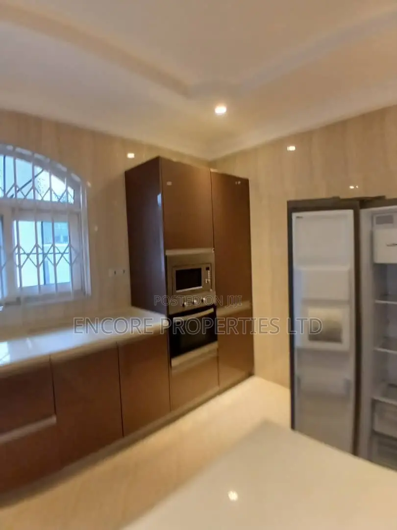 5bdrm House in East Legon for rent