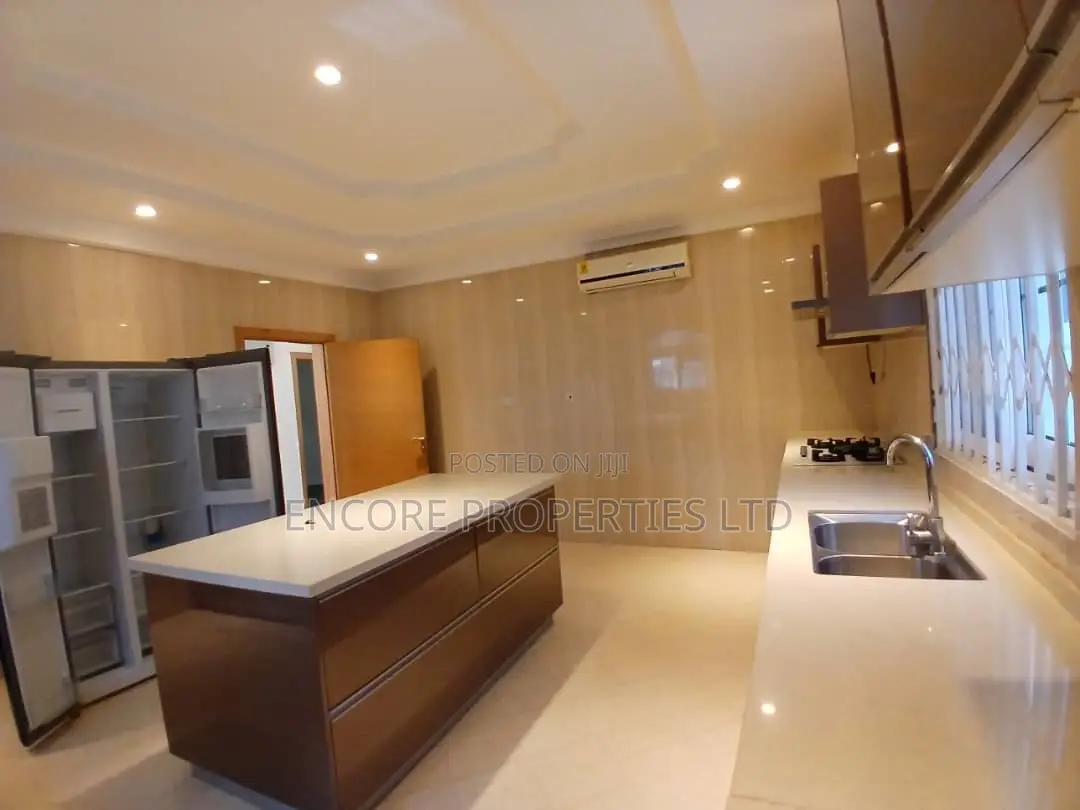 5bdrm House in East Legon for rent