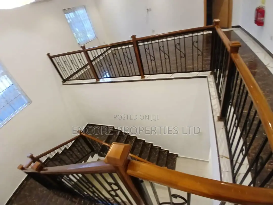 5bdrm House in East Legon for rent