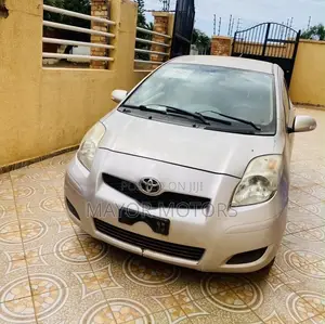 Toyota Vitz 1.0 FWD 5dr 2010 Gray