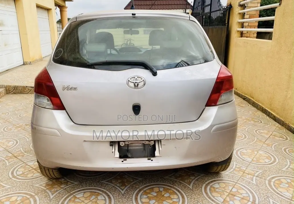 Toyota Vitz 1.0 FWD 5dr 2010 Gray