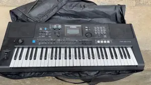 Yamaha PSR E473