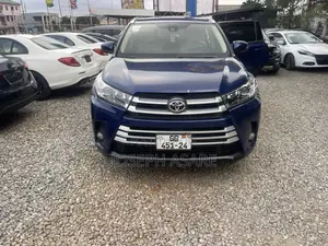 Toyota Highlander XLE 4x2 V6 (3.5L 6cyl 8A) 2018 Blue