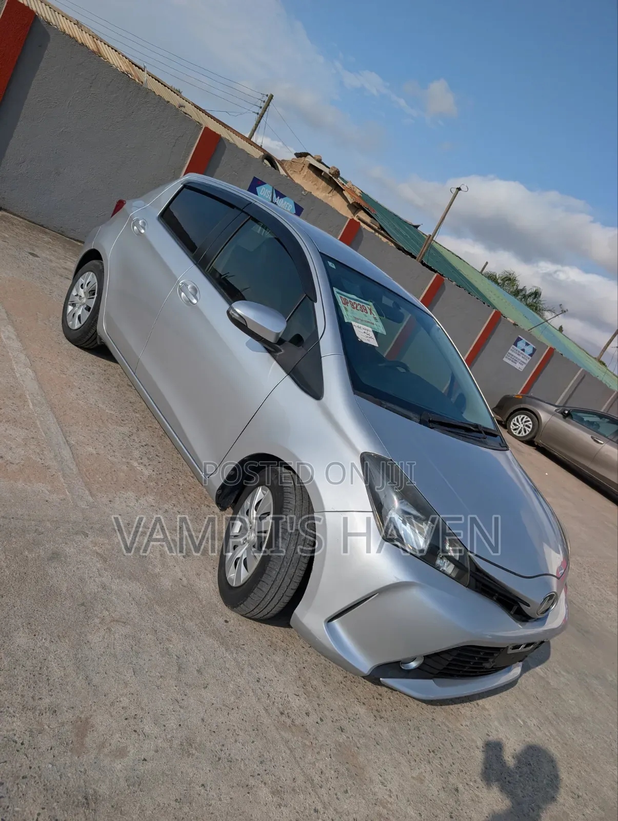 Toyota Vitz 2015 Silver