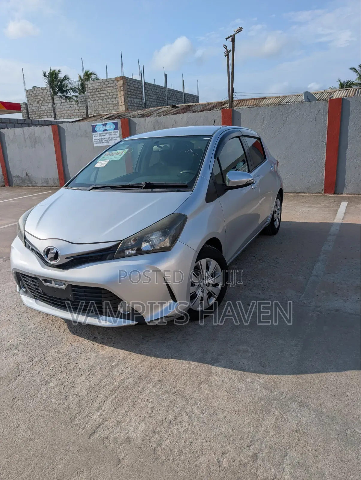 Toyota Vitz 2015 Silver