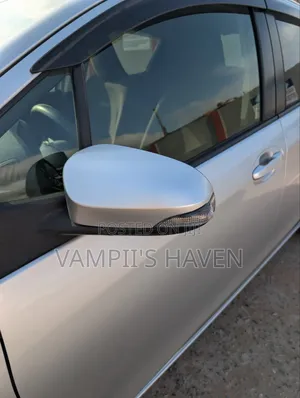 Toyota Vitz 2015 Silver