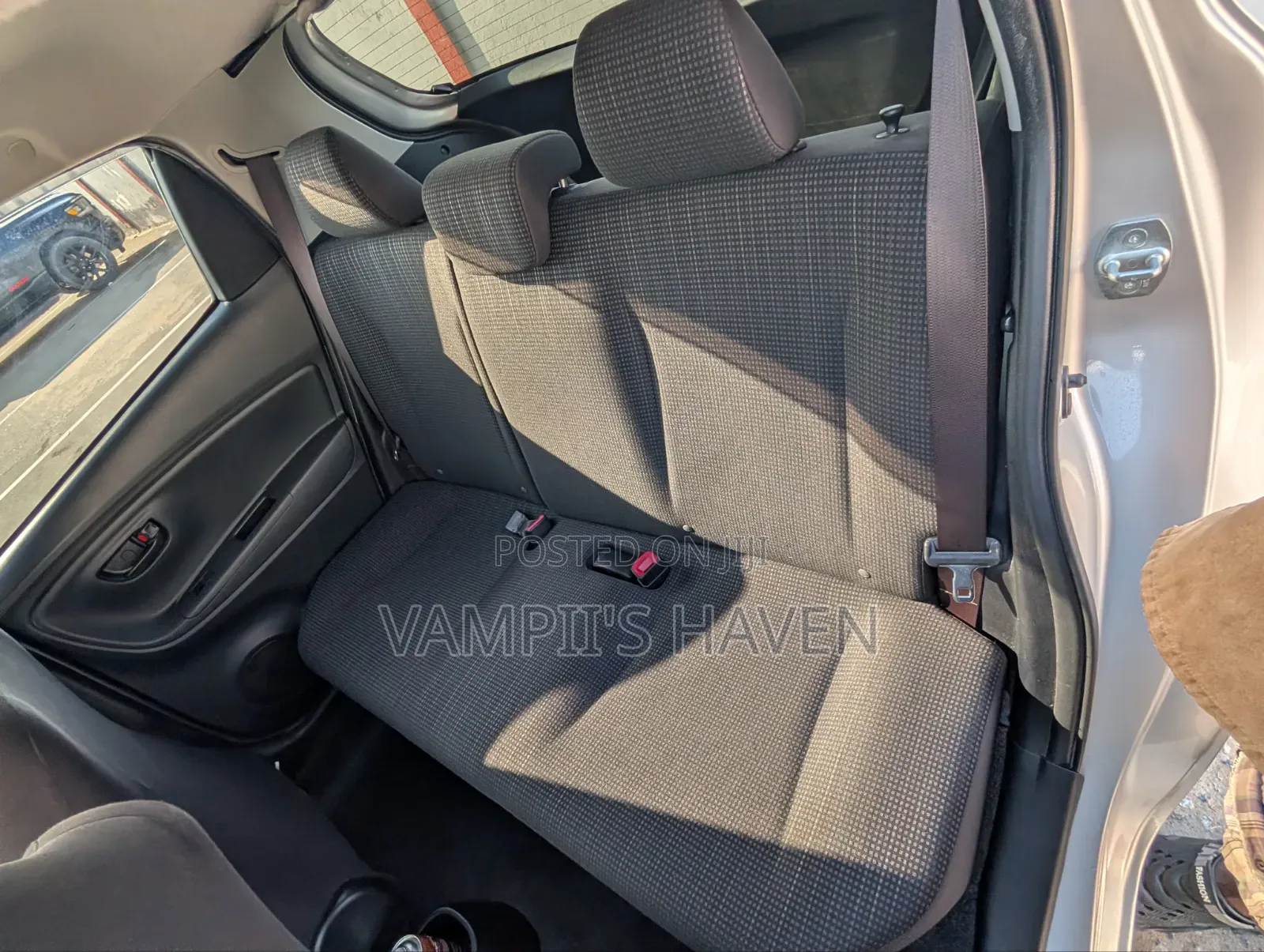 Toyota Vitz 2015 Silver