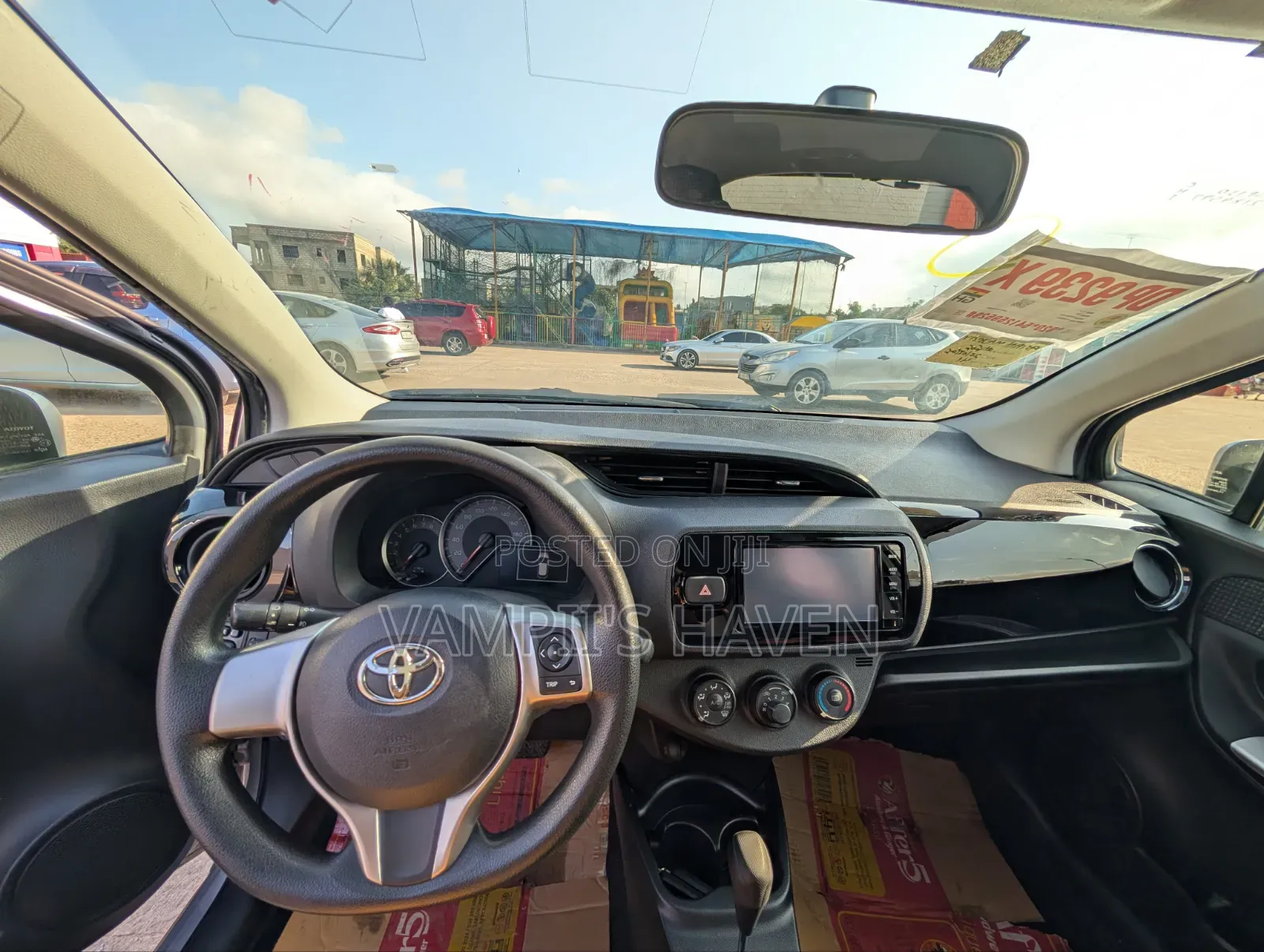 Toyota Vitz 2015 Silver