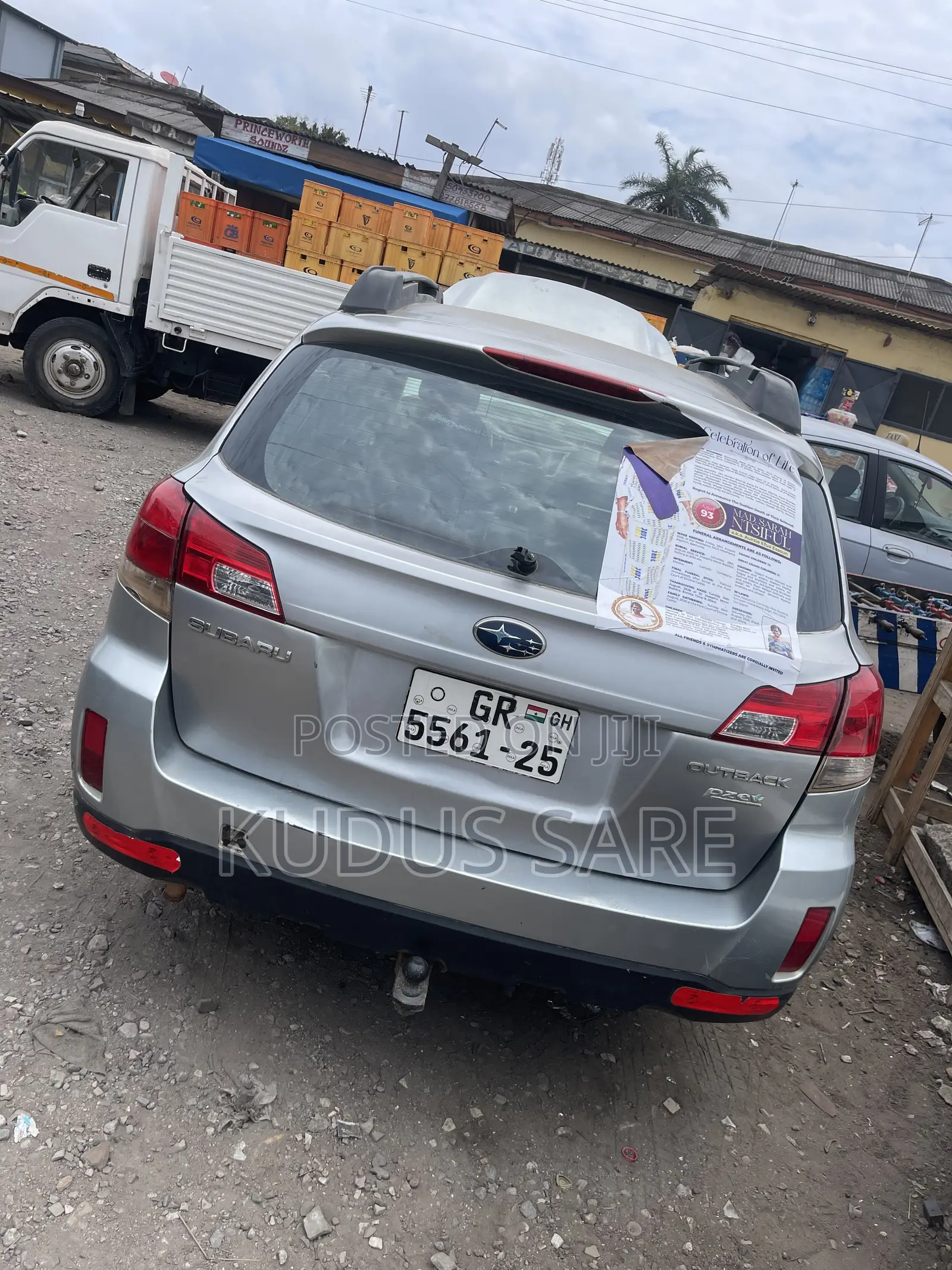 Subaru Outback 2.5i 4dr Wagon AWD (2.5L 4cyl CVT) 2014 Gray