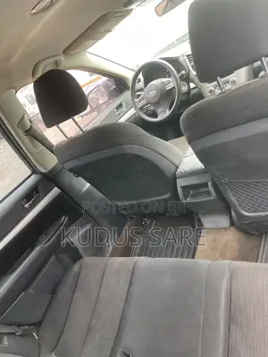 Subaru Outback 2.5i 4dr Wagon AWD (2.5L 4cyl CVT) 2014 Gray