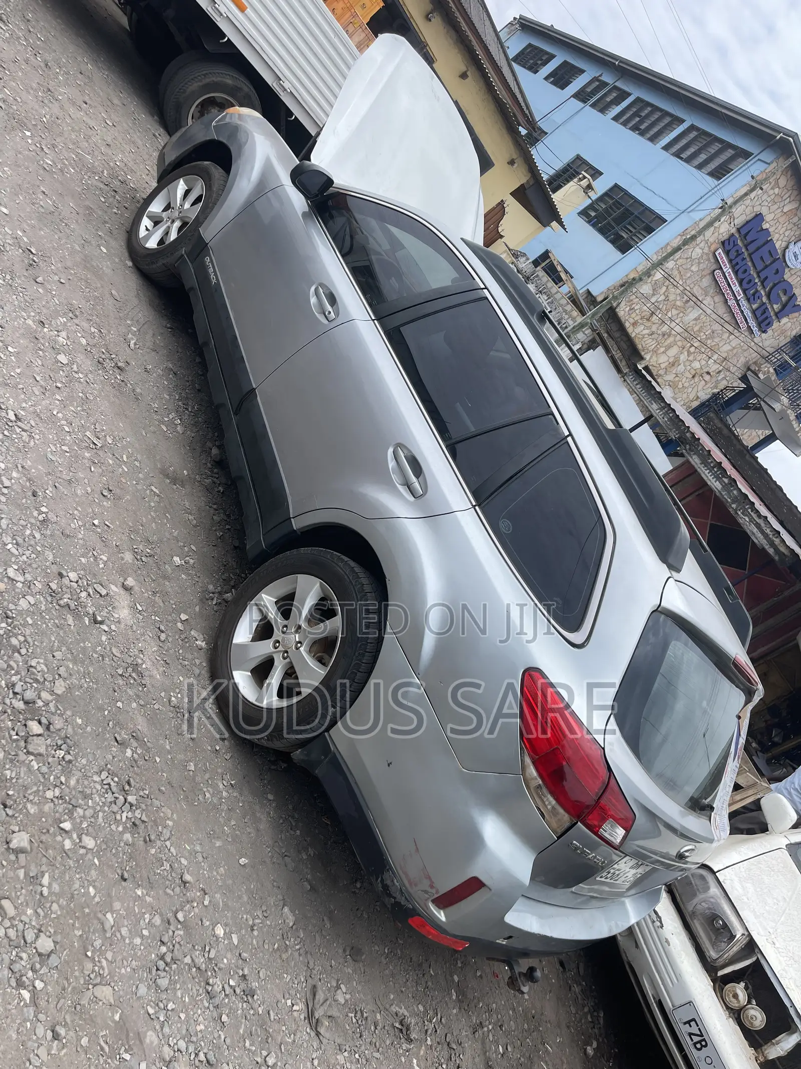 Subaru Outback 2.5i 4dr Wagon AWD (2.5L 4cyl CVT) 2014 Gray