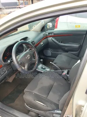 Toyota Avensis 2013 Silver