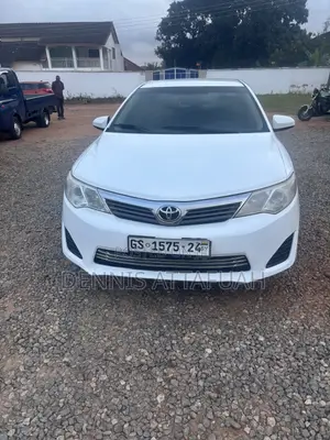 Toyota Camry LE 4dr Sedan (2.5L 4cyl 6A) 2014 White