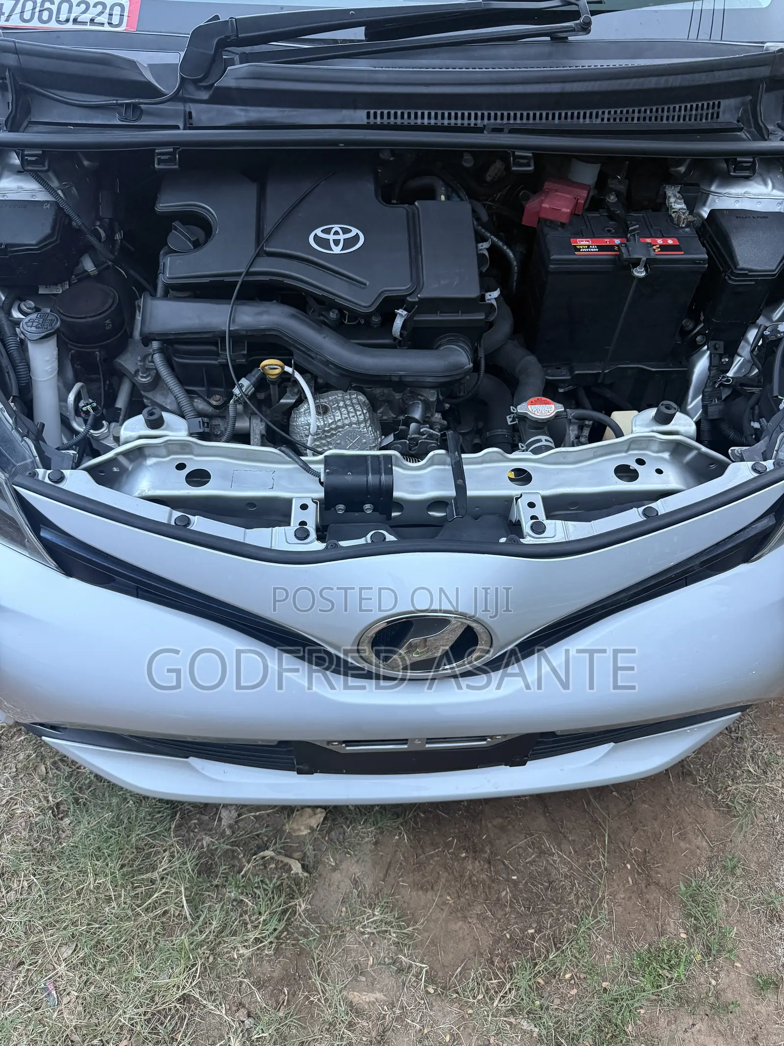 Toyota Vitz 1.0 FWD 5dr 2015 Silver