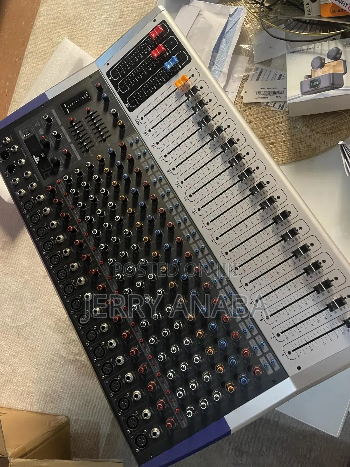 Yamaha 16 Channels Powdered Mixer