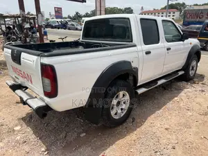 Nissan Hardbody 2017 White