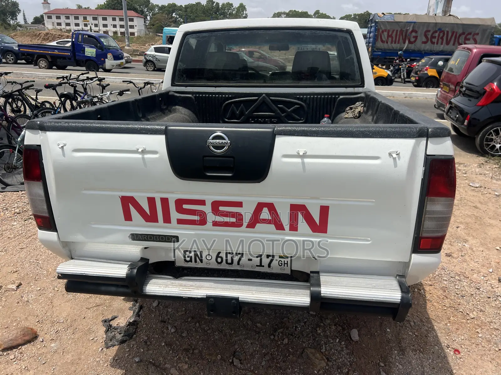 Nissan Hardbody 2017 White