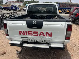 Nissan Hardbody 2017 White