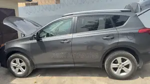 Toyota RAV4 XLE AWD (2.5L 4cyl 6A) 2013
