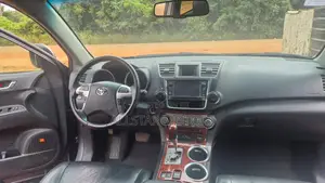 Toyota Highlander Limited 3.5L 2WD 2013