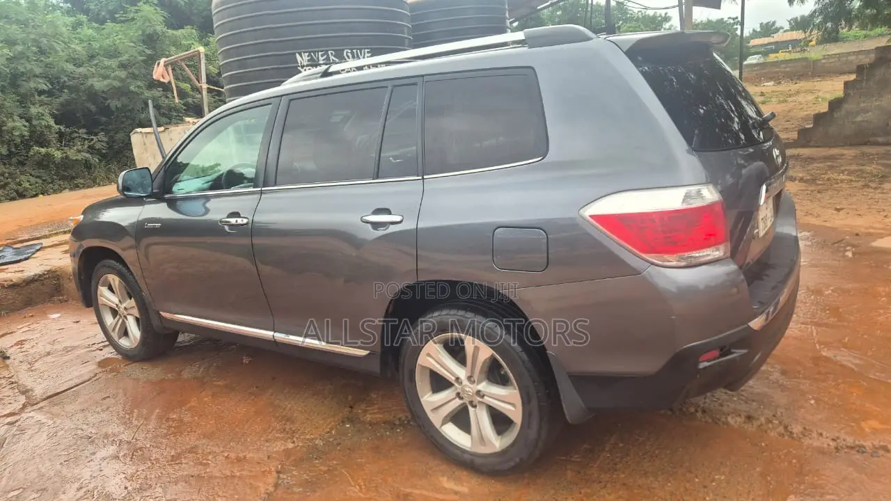 Toyota Highlander Limited 3.5L 2WD 2013