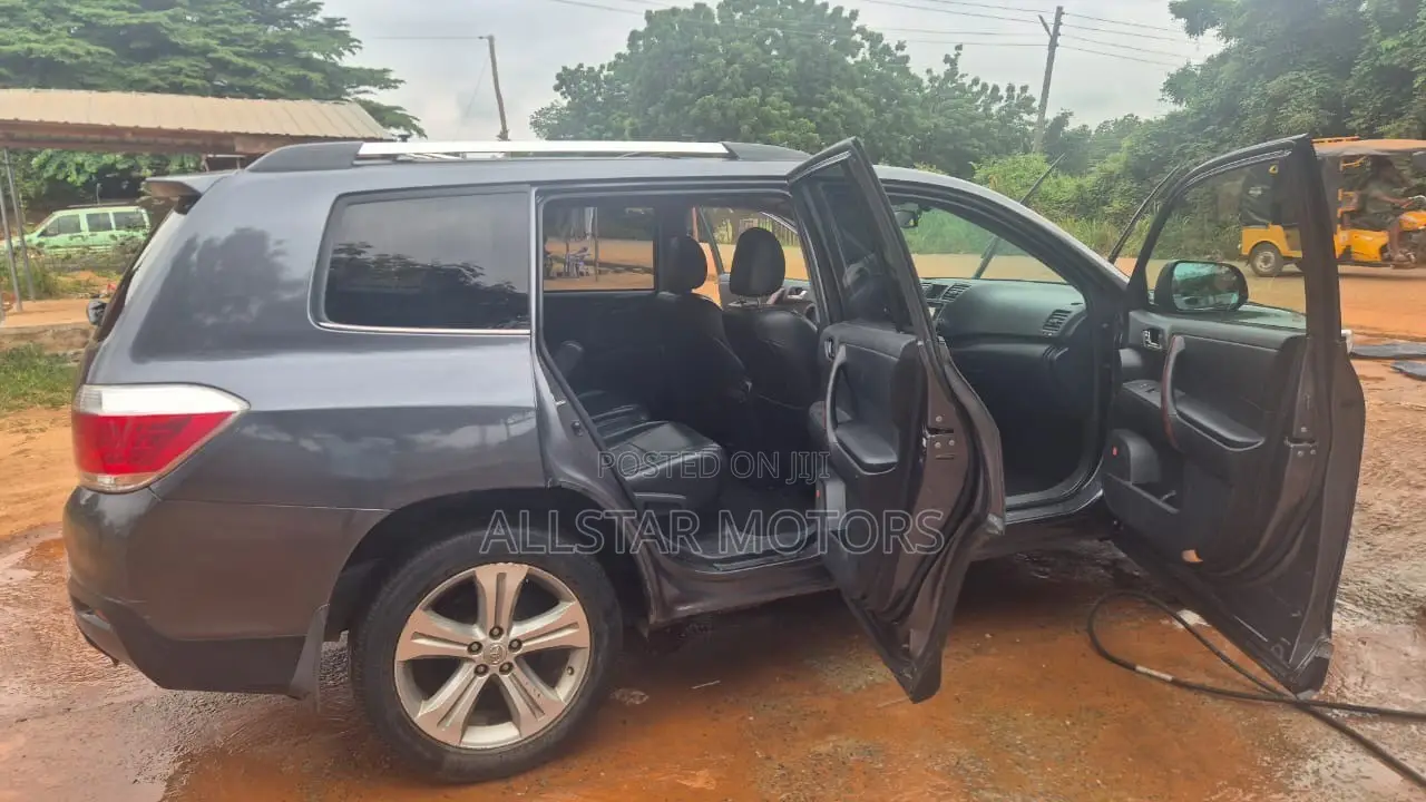 Toyota Highlander Limited 3.5L 2WD 2013