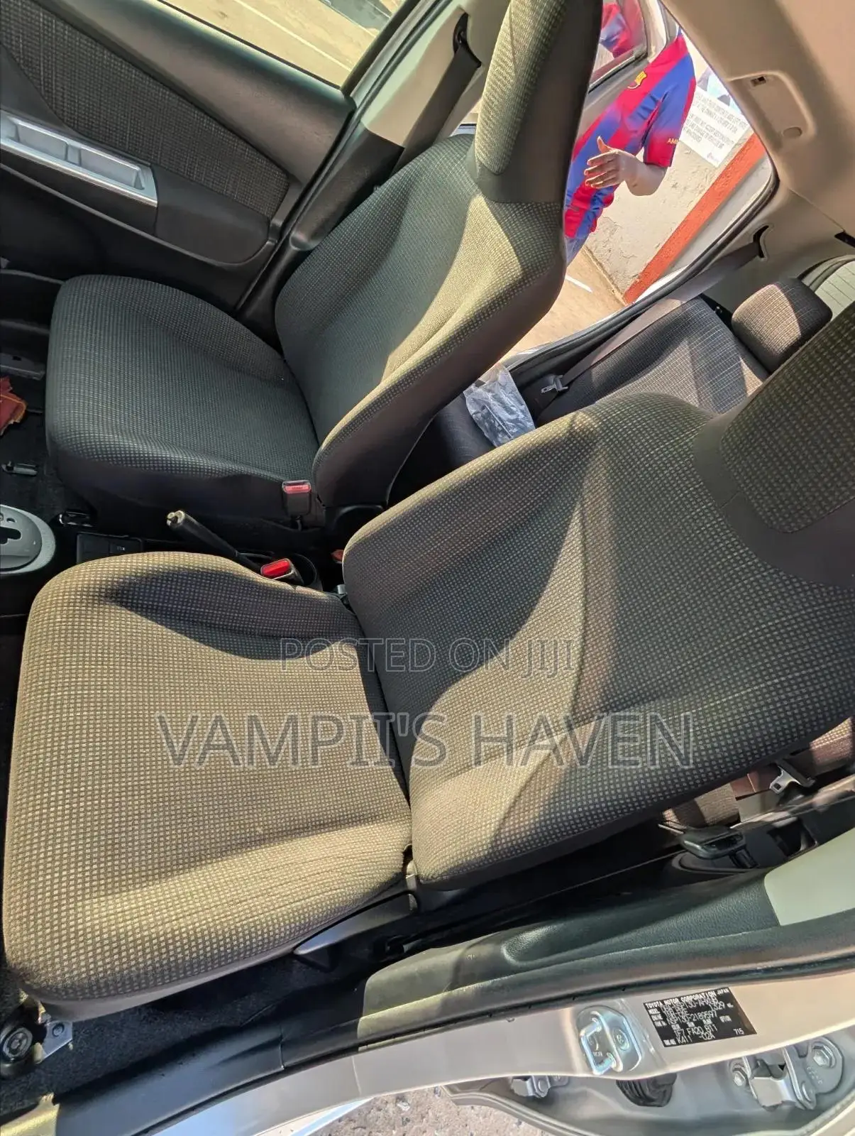 Toyota Vitz 2015 Silver