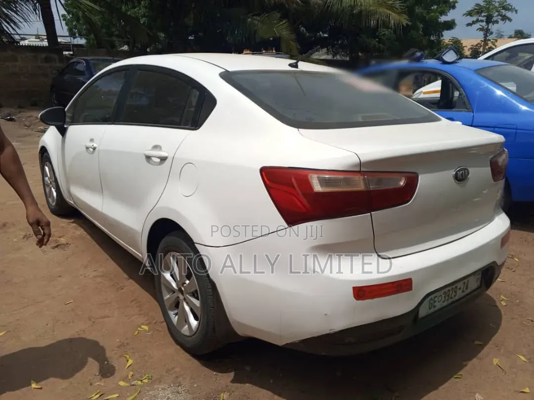 Kia Rio LX 4dr Sedan (1.6L 4cyl 6M) 2013 White