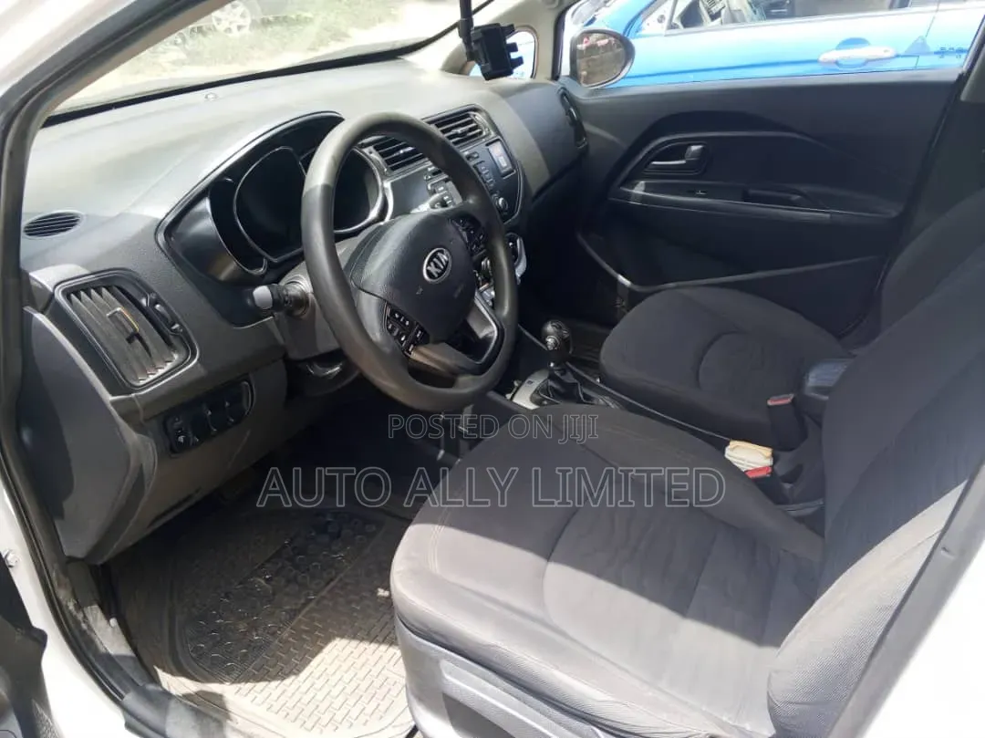 Kia Rio LX 4dr Sedan (1.6L 4cyl 6M) 2013 White