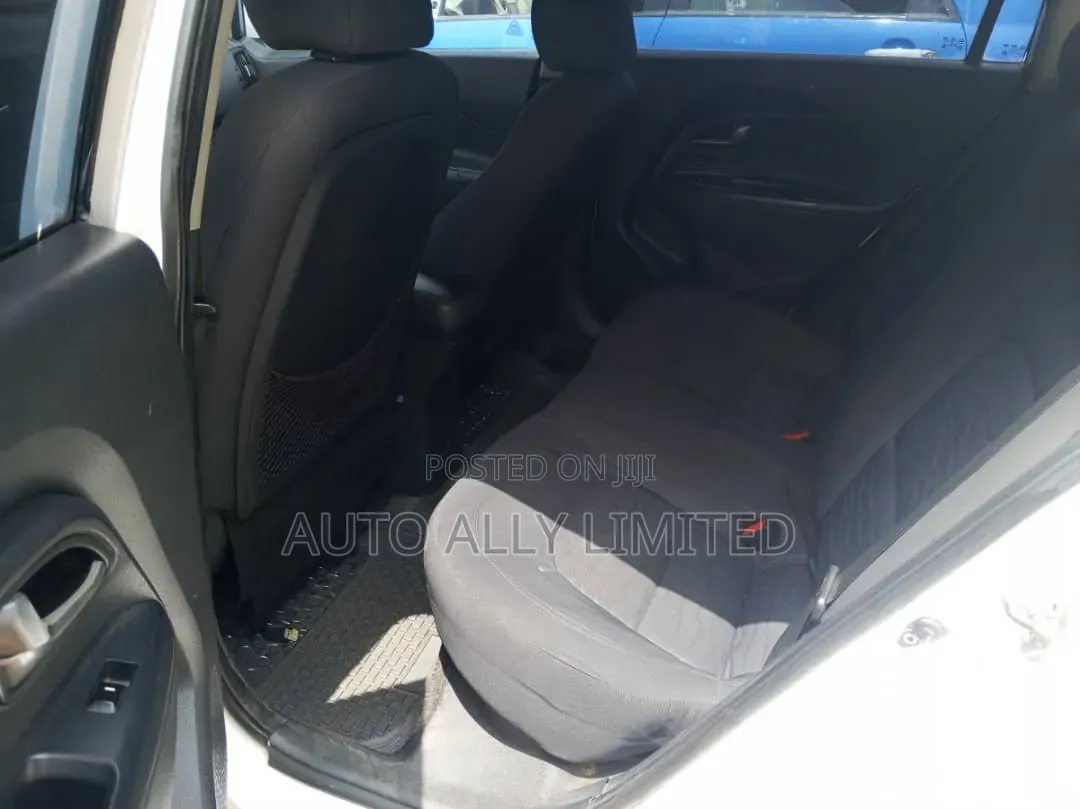 Kia Rio LX 4dr Sedan (1.6L 4cyl 6M) 2013 White