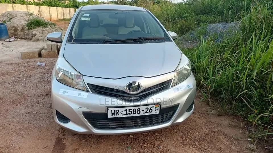 Toyota Vitz 1.3 AWD 5dr 2013 Silver