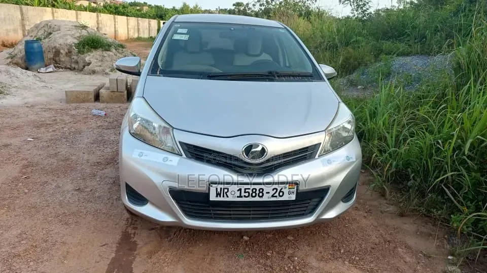 Toyota Vitz 1.3 AWD 5dr 2013 Silver