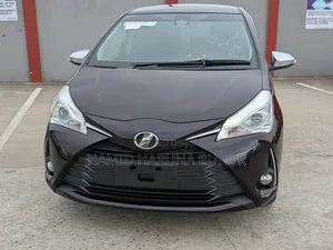Toyota Vitz 1.3 FWD 5dr 2018 Burgundy
