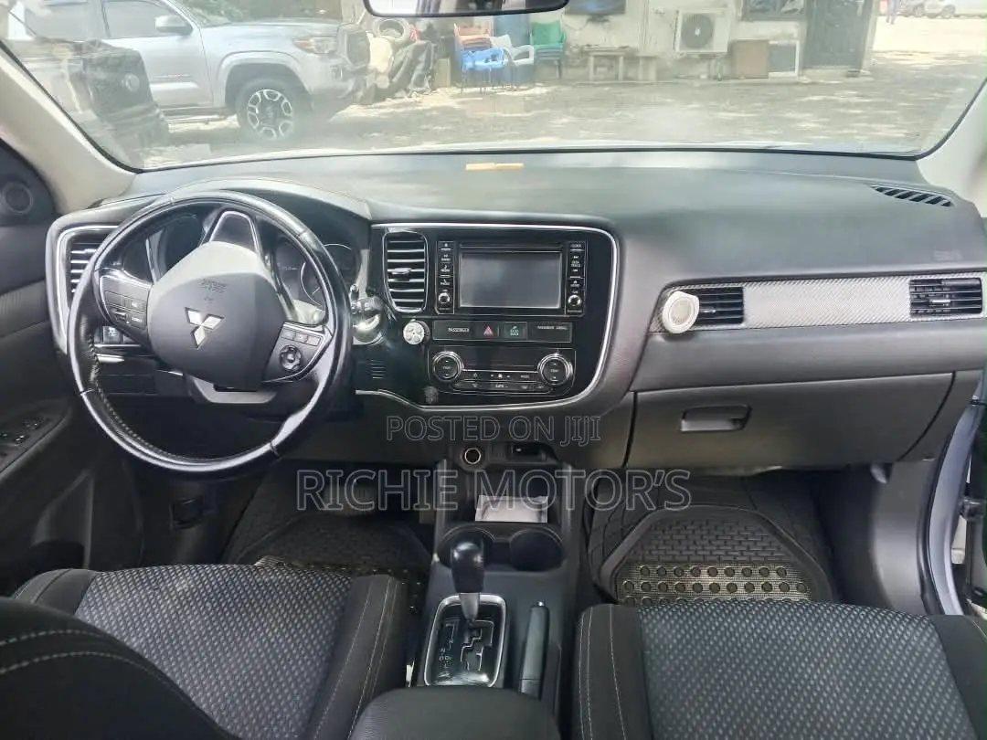 Mitsubishi Outlander SE AWC 2017 Silver