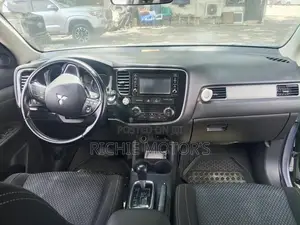 Mitsubishi Outlander SE AWC 2017 Silver