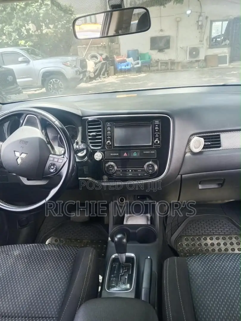 Mitsubishi Outlander SE AWC 2017 Silver