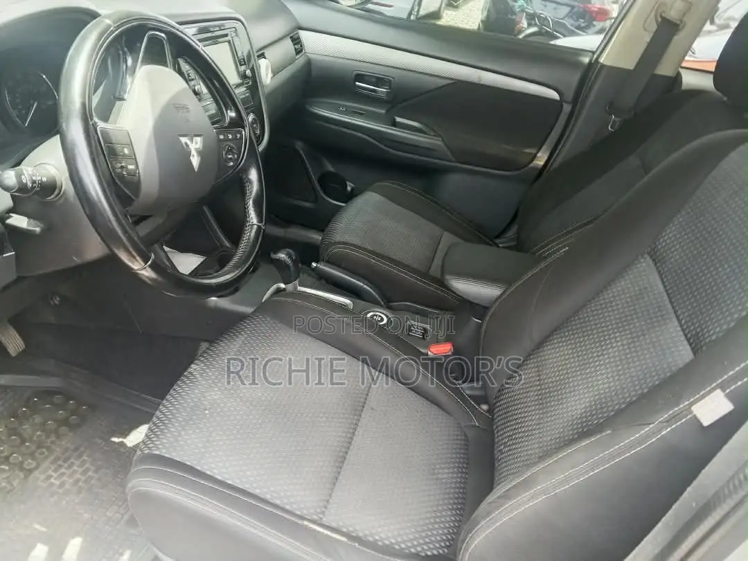 Mitsubishi Outlander SE AWC 2017 Silver