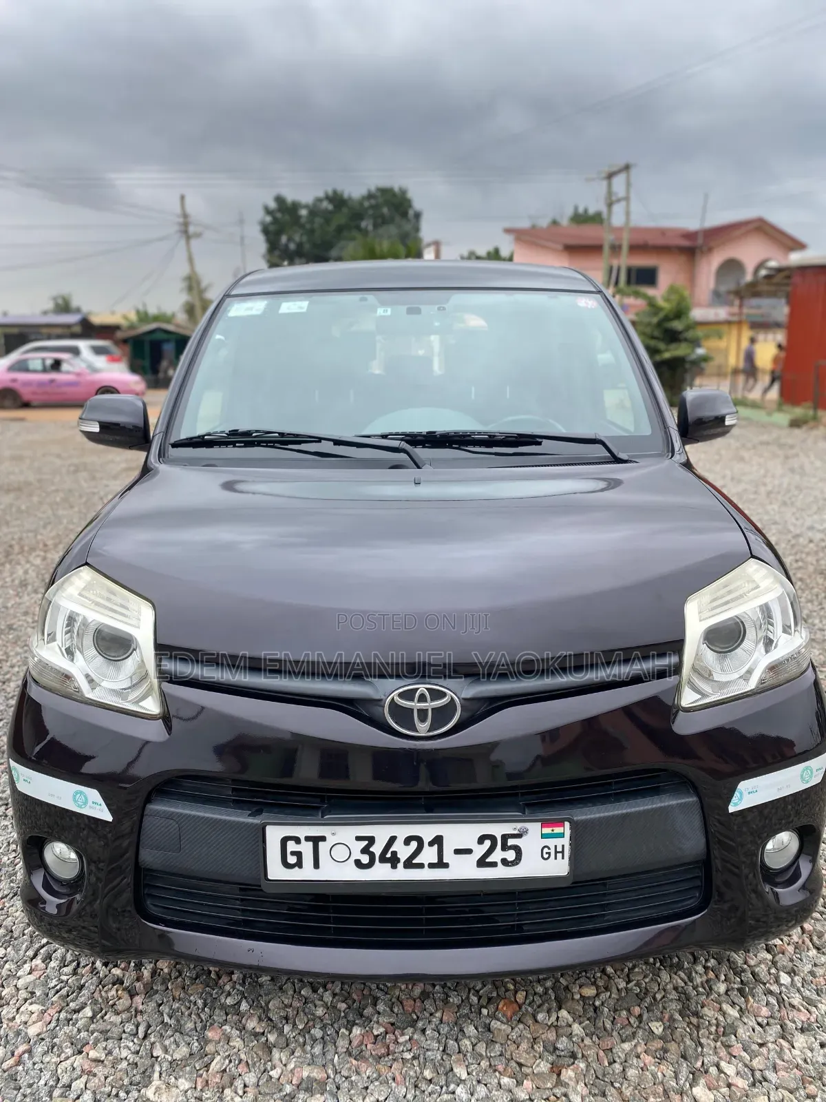 Toyota Sienta 2012 Beige